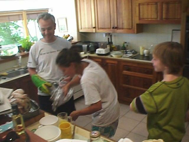album003.jpg 
640 x 480 JPEG-compressed image 
(48,565 bytes)