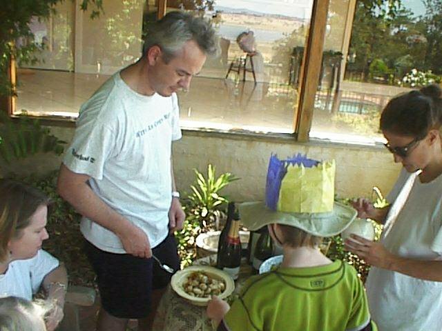 album005.jpg 
640 x 480 JPEG-compressed image 
(70,252 bytes)