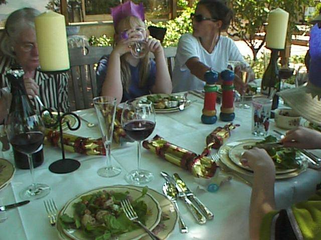album007.jpg 
640 x 480 JPEG-compressed image 
(75,172 bytes)