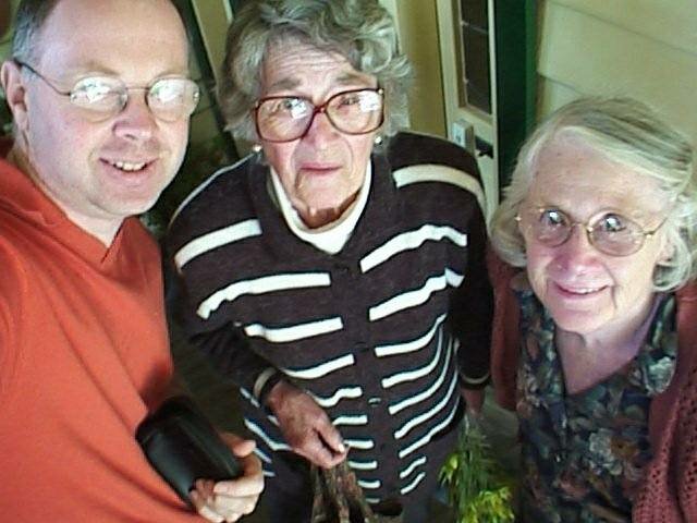 album080.jpg 
640 x 480 JPEG-compressed image 
(65,775 bytes)