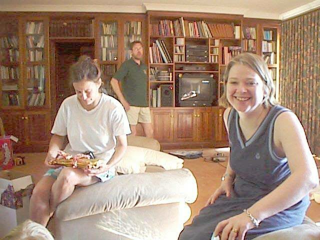 album147.jpg 
640 x 480 JPEG-compressed image 
(69,785 bytes)