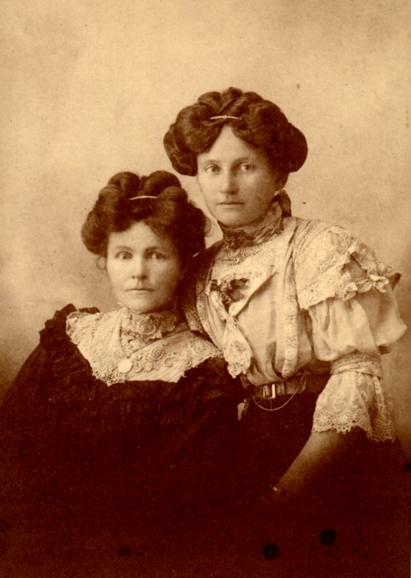 album228.jpg 
456 x 640 JPEG-compressed image 
(64,342 bytes)