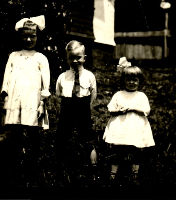 album259.jpg 
565 x 640 JPEG-compressed image 
(63,100 bytes)