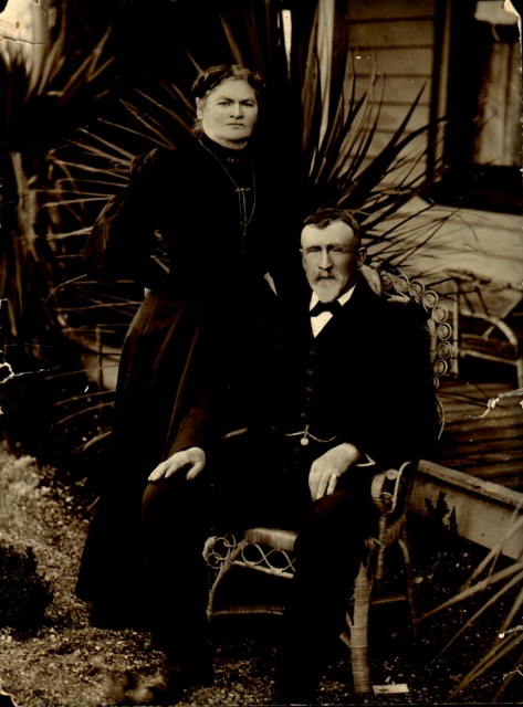 album276.jpg 
473 x 640 JPEG-compressed image 
(74,820 bytes)