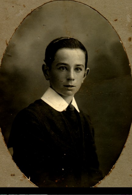 album277.jpg 
433 x 640 JPEG-compressed image 
(48,014 bytes)