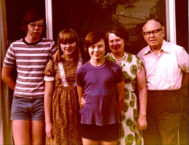 album293.jpg 
640 x 491 JPEG-compressed image 
(109,572 bytes)