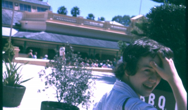 album310.jpg 
640 x 374 JPEG-compressed image 
(59,663 bytes)