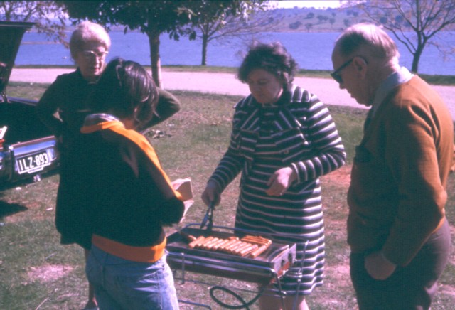 album319.jpg 
640 x 436 JPEG-compressed image 
(77,783 bytes)