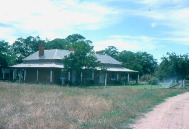 album321.jpg 
640 x 435 JPEG-compressed image 
(63,039 bytes)