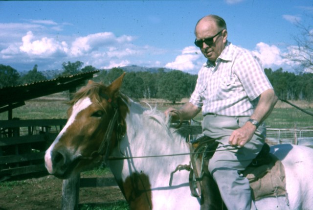 album332.jpg 
640 x 429 JPEG-compressed image 
(66,779 bytes)