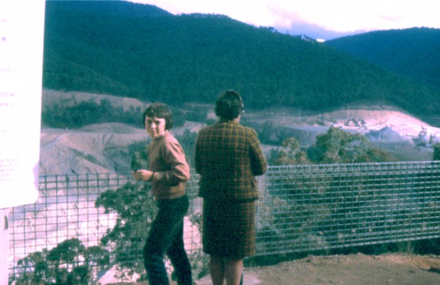 album379.jpg 
640 x 415 JPEG-compressed image 
(70,243 bytes)