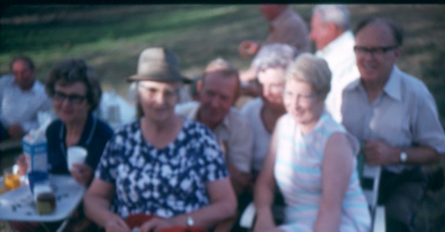 album413.jpg 
640 x 334 JPEG-compressed image 
(38,980 bytes)