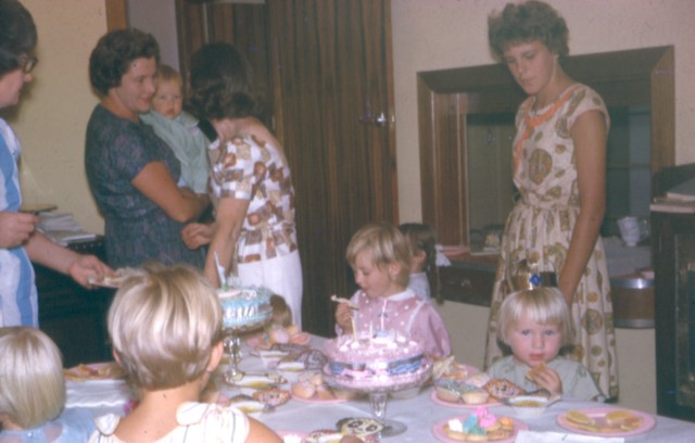 album497.jpg 
640 x 408 JPEG-compressed image 
(54,802 bytes)
