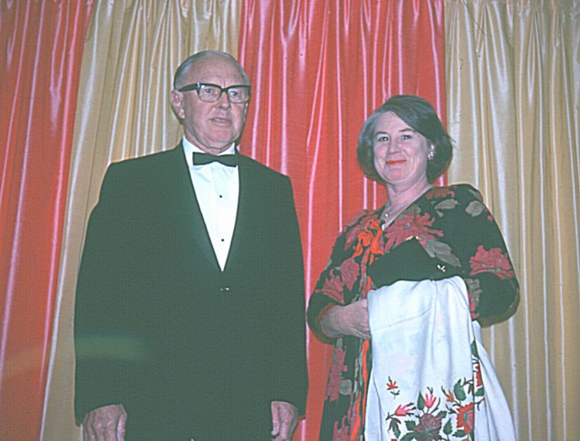 album558.jpg 
640 x 486 JPEG-compressed image 
(81,625 bytes)