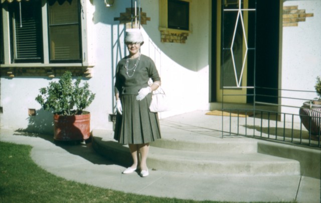 album572.jpg 
640 x 404 JPEG-compressed image 
(58,675 bytes)