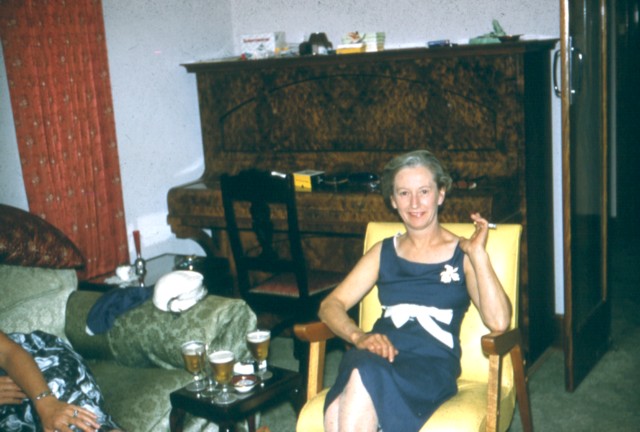 album574.jpg 
640 x 432 JPEG-compressed image 
(67,838 bytes)