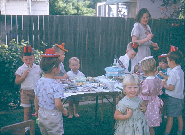 album716.jpg 
640 x 466 JPEG-compressed image 
(91,570 bytes)