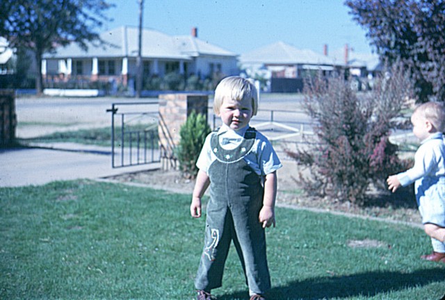 album731.jpg 
640 x 432 JPEG-compressed image 
(86,285 bytes)
