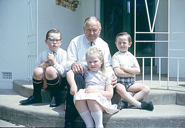 album769.jpg 
640 x 445 JPEG-compressed image 
(87,030 bytes)