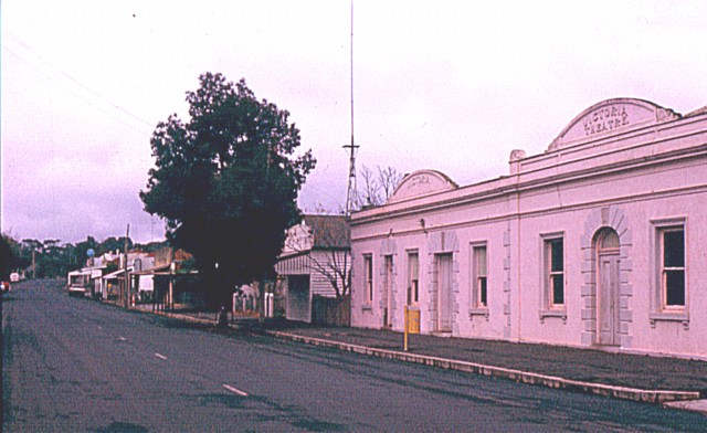 album789.jpg 
640 x 392 JPEG-compressed image 
(73,413 bytes)