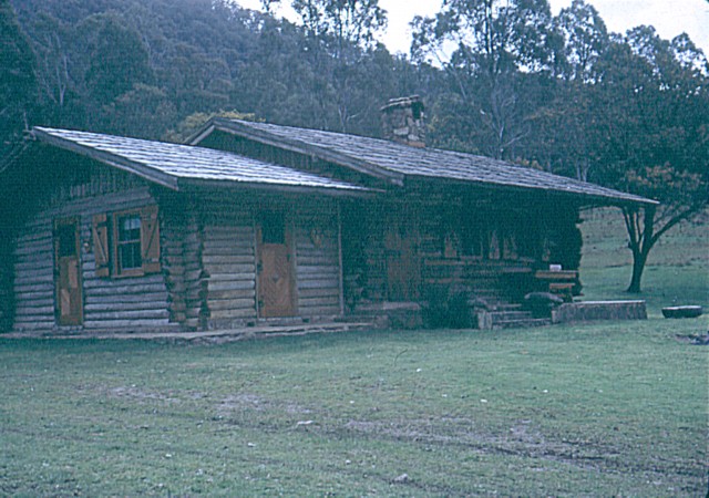 album831.jpg 
640 x 450 JPEG-compressed image 
(103,579 bytes)