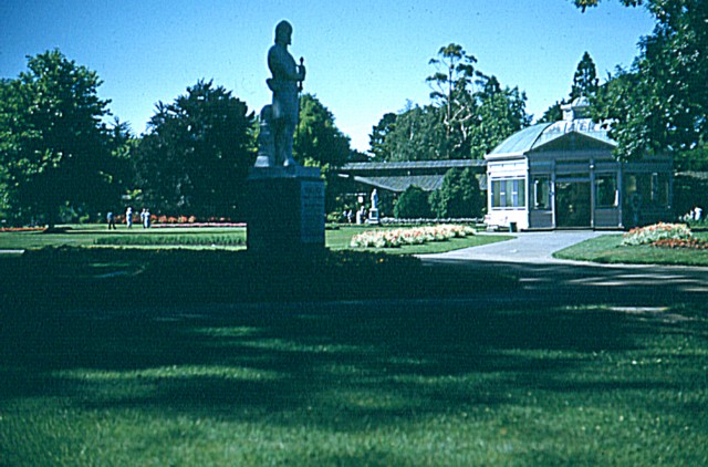album844.jpg 
640 x 422 JPEG-compressed image 
(94,677 bytes)