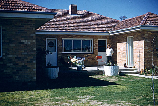 album847.jpg 
640 x 429 JPEG-compressed image 
(109,548 bytes)