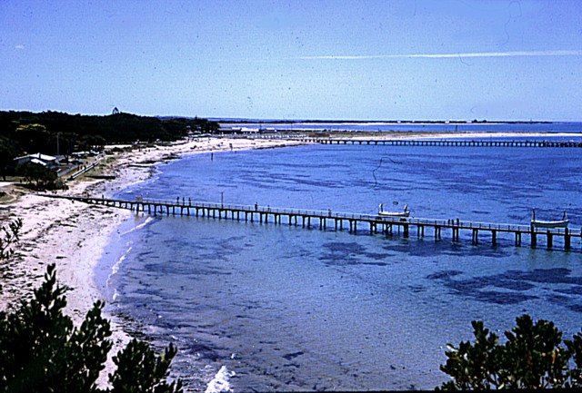 album891.jpg 
640 x 433 JPEG-compressed image 
(104,700 bytes)