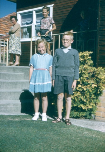 album904.jpg 
442 x 640 JPEG-compressed image 
(79,176 bytes)