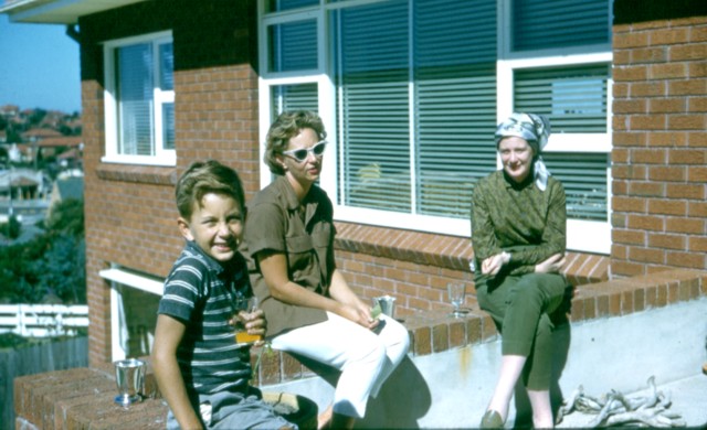 album917.jpg 
640 x 390 JPEG-compressed image 
(74,642 bytes)