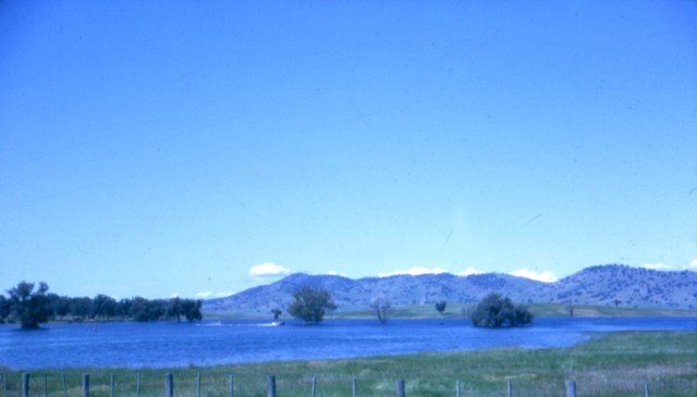 album925.jpg 
640 x 365 JPEG-compressed image 
(34,692 bytes)