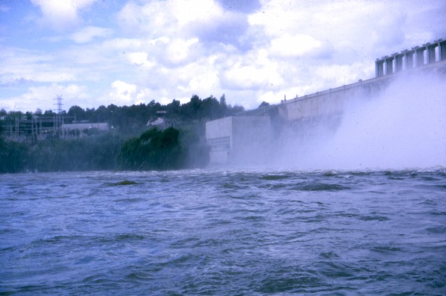 album929.jpg 
640 x 425 JPEG-compressed image 
(56,823 bytes)
