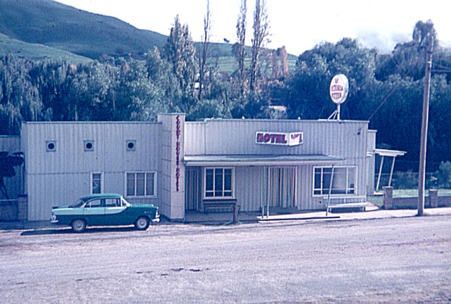album976.jpg 
640 x 432 JPEG-compressed image 
(96,957 bytes)