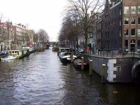 website59.jpg 
450 x 337 JPEG-compressed image 
(43,736 bytes)