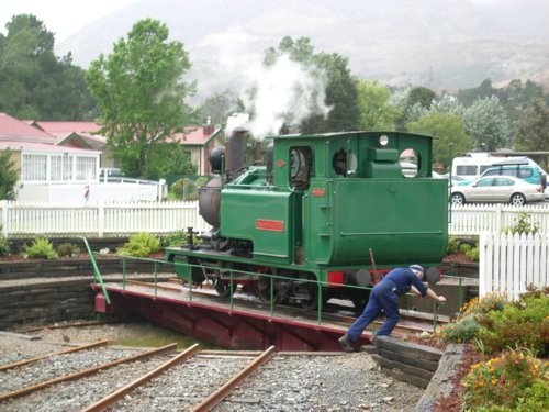 tas100.jpg 
500 x 375 JPEG-compressed image 
(53,241 bytes)