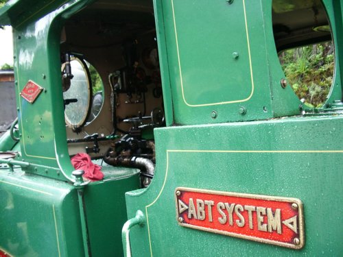 tas104.jpg 
500 x 375 JPEG-compressed image 
(47,808 bytes)